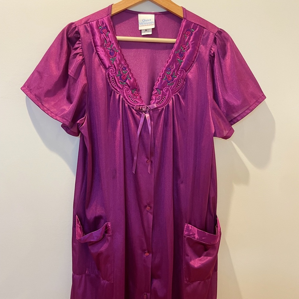 Vintage 80s Deadstock/Oldstock Amethyst Quilted House Coat W/Moon Glow Buttons View 5